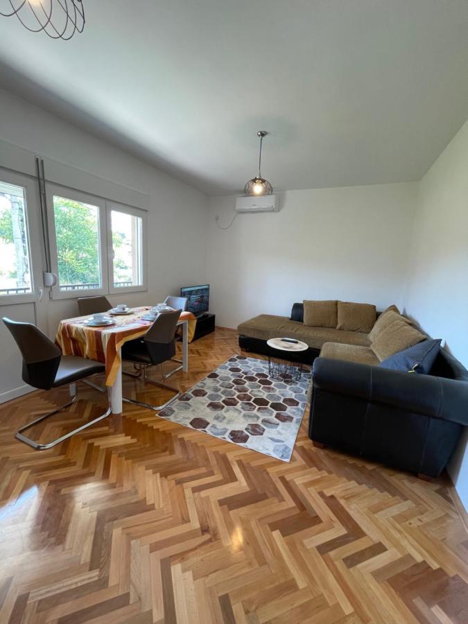 פודגוריצה Entire 1-Bedroom Apartment With Free Parking מראה חיצוני תמונה