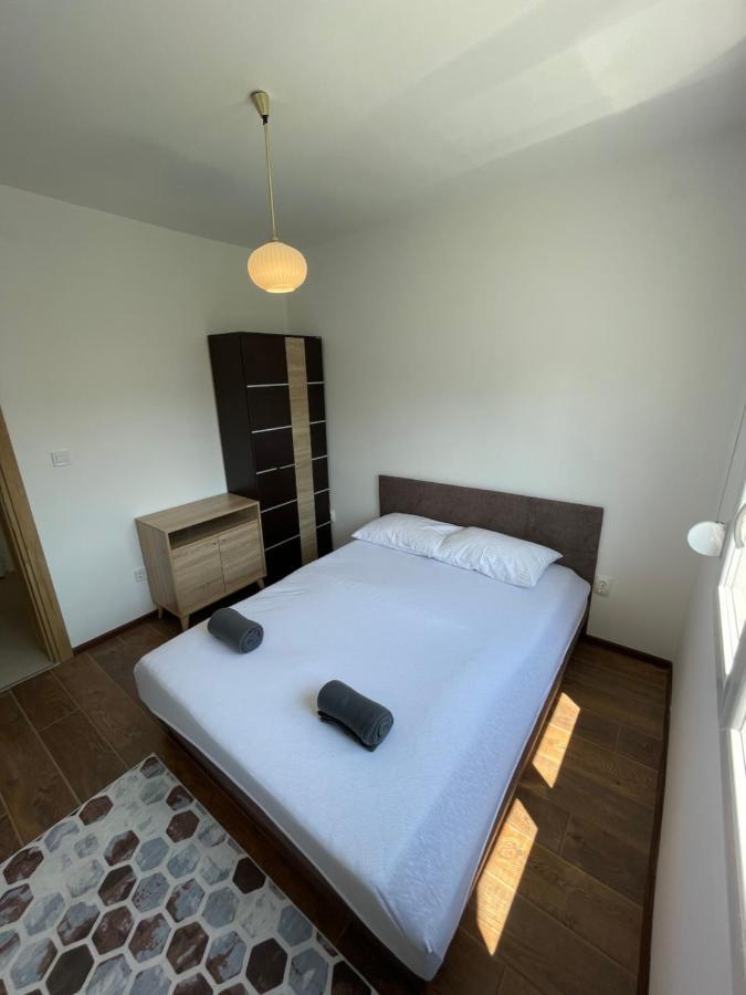 פודגוריצה Entire 1-Bedroom Apartment With Free Parking מראה חיצוני תמונה