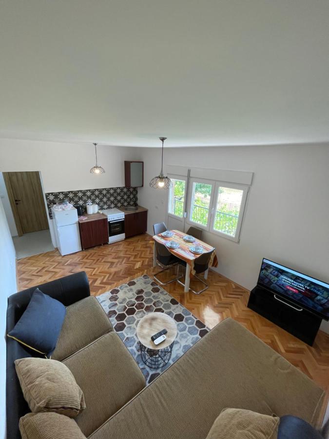פודגוריצה Entire 1-Bedroom Apartment With Free Parking מראה חיצוני תמונה