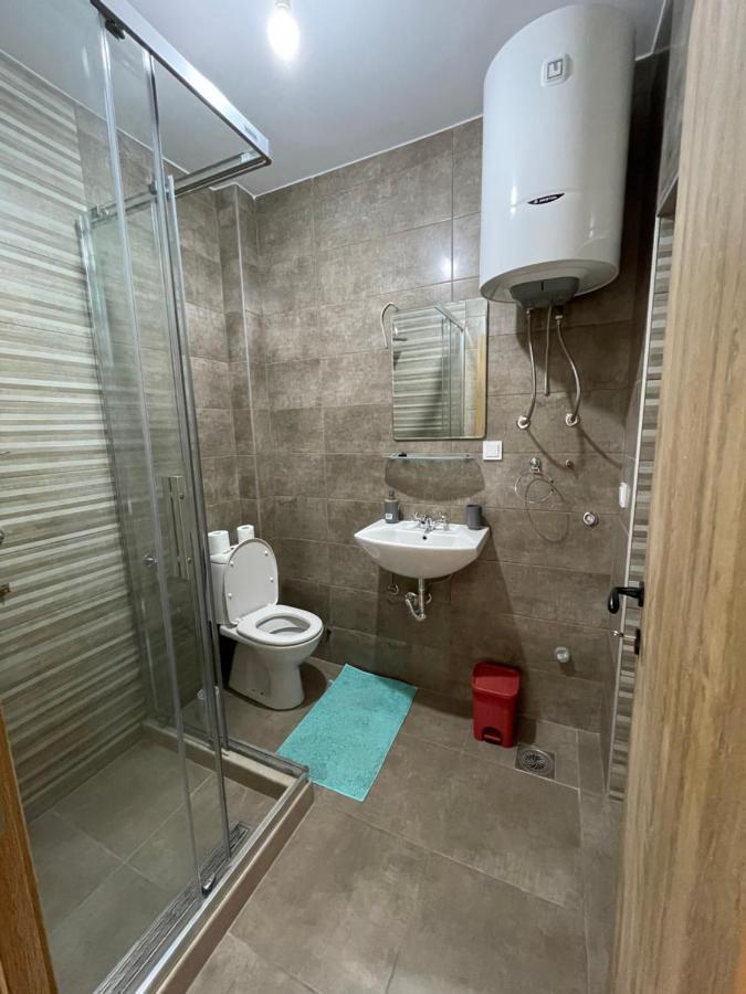 פודגוריצה Entire 1-Bedroom Apartment With Free Parking מראה חיצוני תמונה